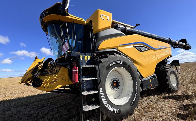 The Cerexbib2 VF remains Michelin’s flagship harvester tyre, but the two new range-topping sizes are unlikely to make it UK shores, due to UK road width restrictions.   