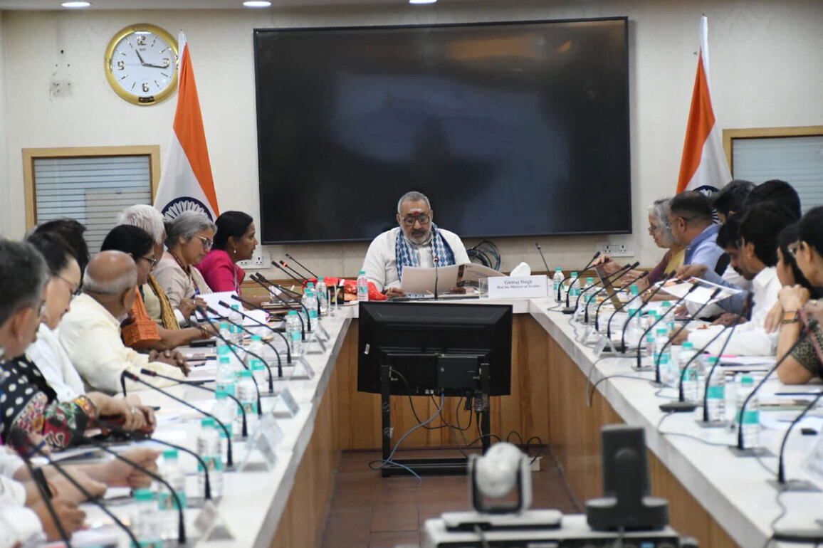 India must shift to year-round manufacturing to achieve USD 350 billion textile economy: Union Minister Giriraj Singh