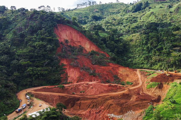CAMEROON-WEST REGION-CLIFF ROAD-CFHEC-CONSTRUCTION