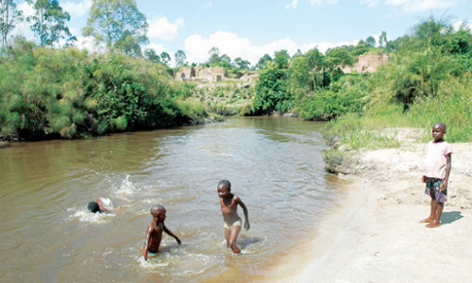 Mbarara faces hard time as River Rwizi dries up Mbarara faces hard time as River Rwizi dries up