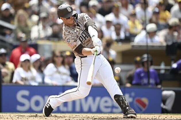 Ty France hits 2 homers as Padres rally past D-backs in Mexico City