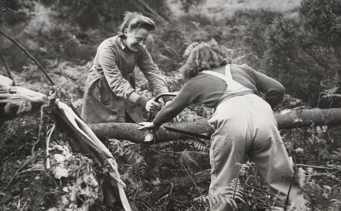 Defra honours thousands of Land Girls and Lumberjills who fought from the fields in WWII