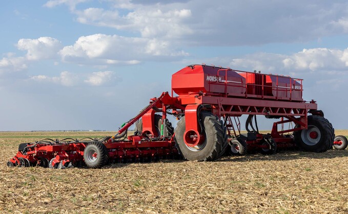 Horsch’ autonomous RO G 500 Gantry seeder. 