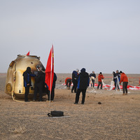 Photo Flash | China's Shenzhou-20 return capsule touches down on Earth