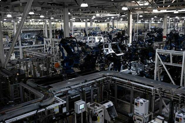 U.S. manufacturing mired in weakness as tariffs bite