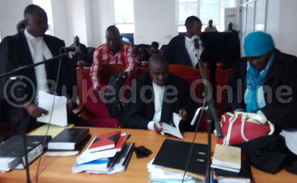 Bannamateeka ba Kato Lubwama nga batuuse ku kkooti Bannamateeka ba Kato Lubwama nga batuuse ku kkooti