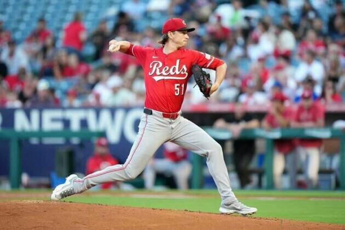 Brady Singer, Reds down Angels, cut wild-card deficit