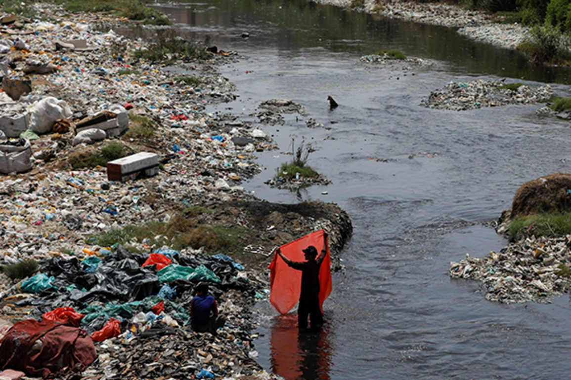 Plastics worsen Pakistan flood crisis, triggers health and climate fears: WWF