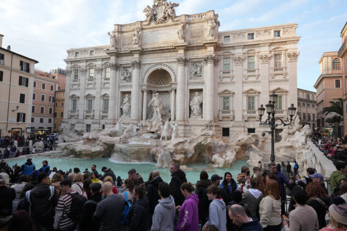 Trevi Fountain fee highlights Rome's balancing act over tourism