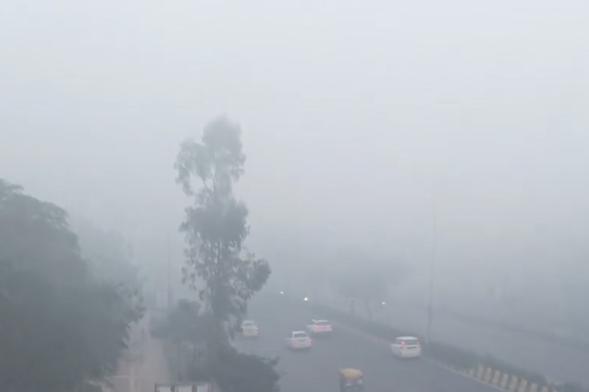 Thick smog engulfs Delhi as air quality turns 'severe' at 429