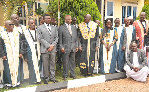 Kabaka Mutebi ng'alambula Kyaggwe Kabaka Mutebi ng'alambula Kyaggwe