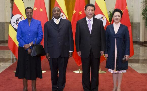 Xi Jinping ne Mukyala we nga basisinkanye Pulezidenti Museveni ne mukyala we, Janet Museveni Xi Jinping ne Mukyala we nga basisinkanye Pulezidenti Museveni ne mukyala we, Janet Museveni