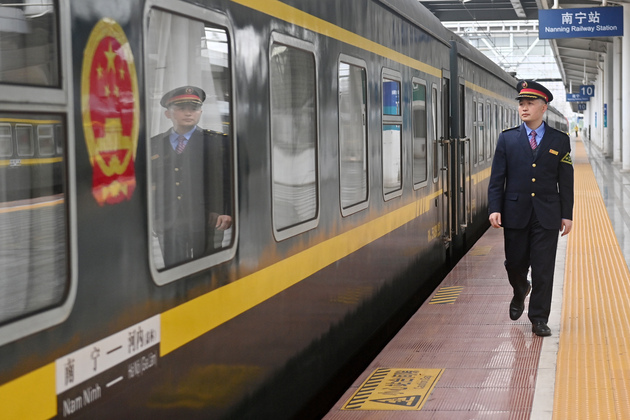 LensToLens | China-Vietnam int'l rail service sees passenger surge during Spring Festival travel rush