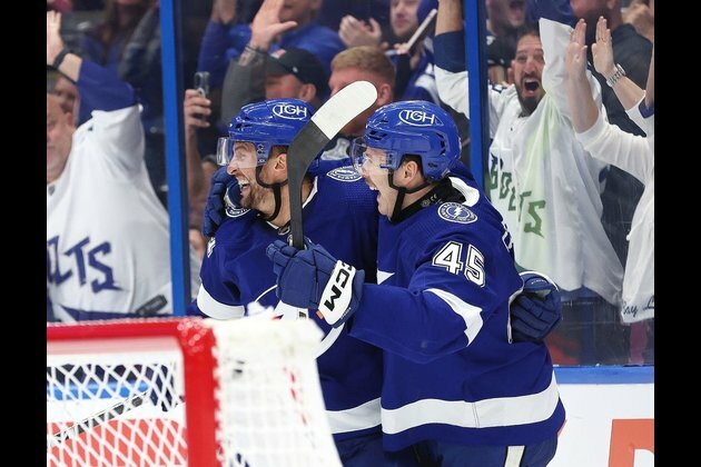 Lightning solve third-period woes, now face Bruins