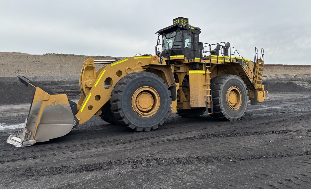 The Caterpillar 993 loader