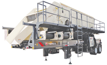 The Terex CRS620S has a variable design that allows users to switch between horizontal and inclined screening.