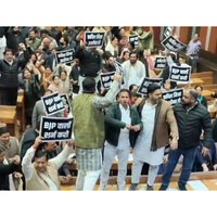 BJP, AAP Councillors create ruckus in Delhi Municipal Corporation
