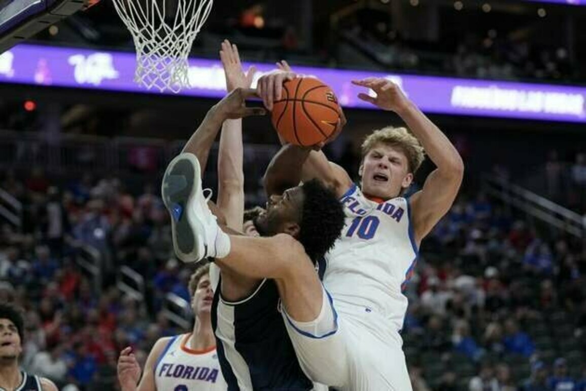 After stumble in opener, No. 3 Florida set for North Florida