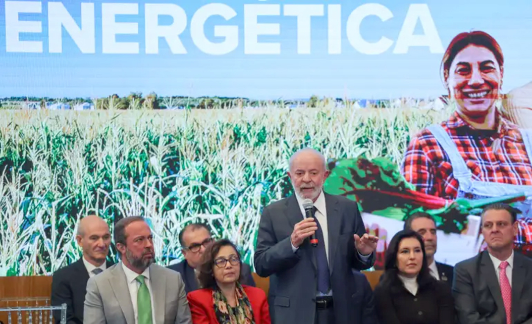 Presidente Lula e ministros no lançamento da Política Nacional de Transição Energética