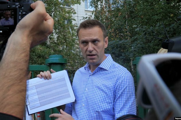 Police Search Navalny Offices Across Russia
