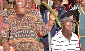 Ssenga Hamidah Namatovu ng’alaga ekigaji. Obadde omanyi nti kiyamba ku bannabukalu? Okuyiga ebirala tosubwa omusomo guno ku Freedom City. Ssenga Hamidah Namatovu ng’alaga ekigaji. Obadde omanyi nti kiyamba ku bannabukalu? Okuyiga ebirala tosubwa omusomo guno ku Freedom City.
