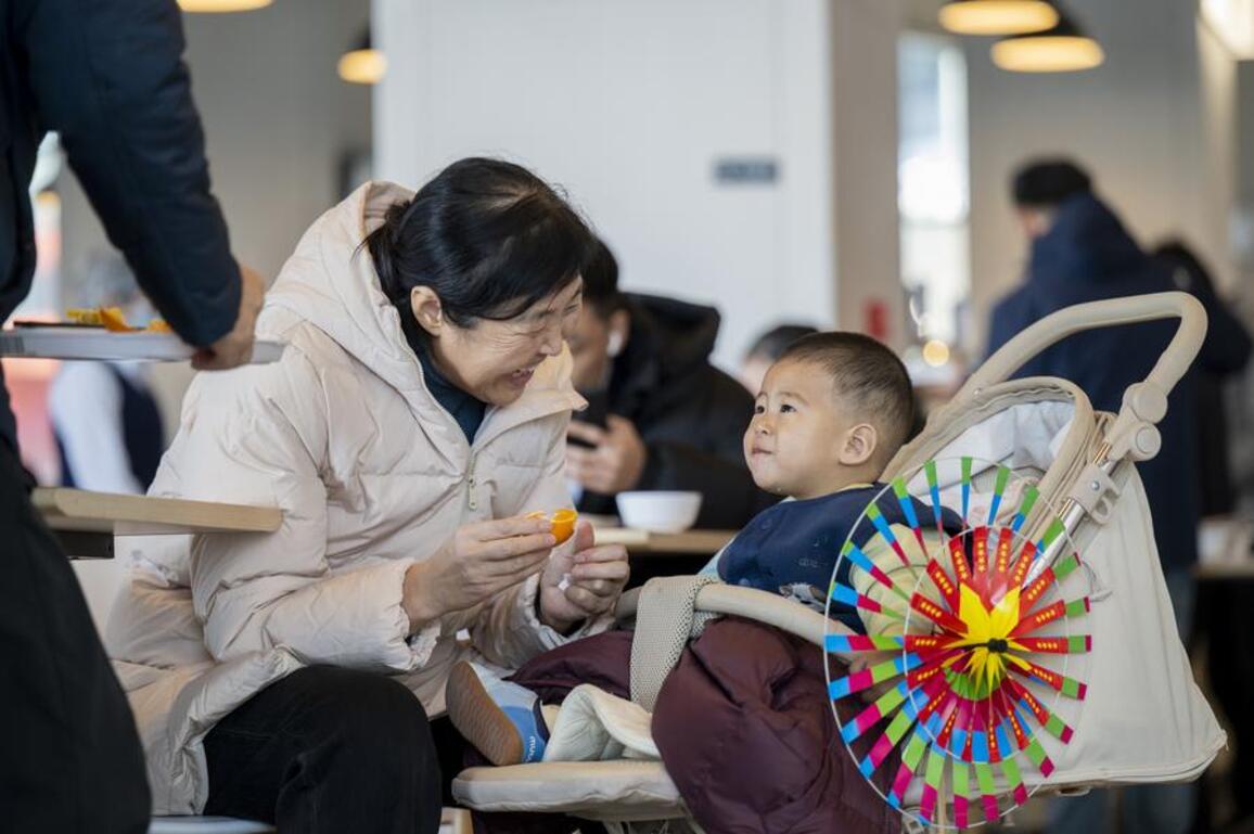 Economy&Life | Smart & considerate community services facilitate better life in N China's Xiong'an New Area
