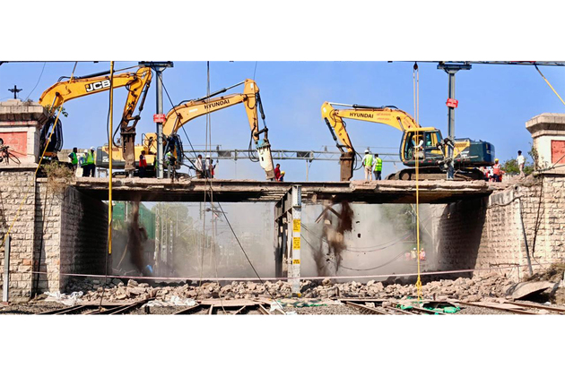Maharashtra: Central Railway successfully dismantles 103-year-old Railway Over Bridge at Solapur Yard