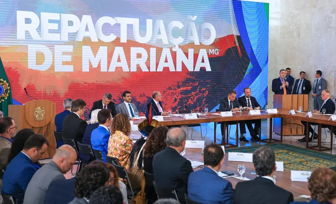 Presidente do STF, Luís Roberto Barroso, na assinatura do acordo de Mariana Vale BHP Samarco