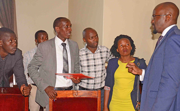 Ssaabawolereza wa Buganda, Daudi Mpanga ng'aliko by'atangaaza bannamawulire oluvannyuma lw'okubasisinkana ku nsonga z'omusango gw'ettaka Kabaka gw'awangudde nga October 1, 2018. Ssaabawolereza wa Buganda, Daudi Mpanga ng'aliko by'atangaaza bannamawulire oluvannyuma lw'okubasisinkana ku nsonga z'omusango gw'ettaka Kabaka gw'awangudde nga October 1, 2018.