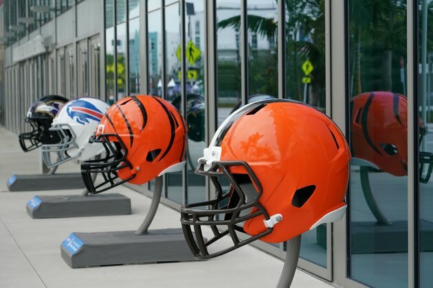 Browns close facility again, put LB Takitaki on COVID list