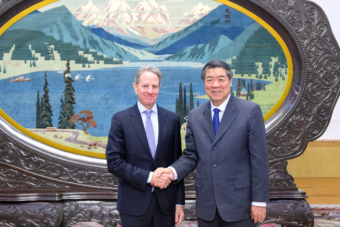 CHINA-BEIJING-HE LIFENG-FORMER U.S. SECRETARY OF TREASURY-MEETING (CN)