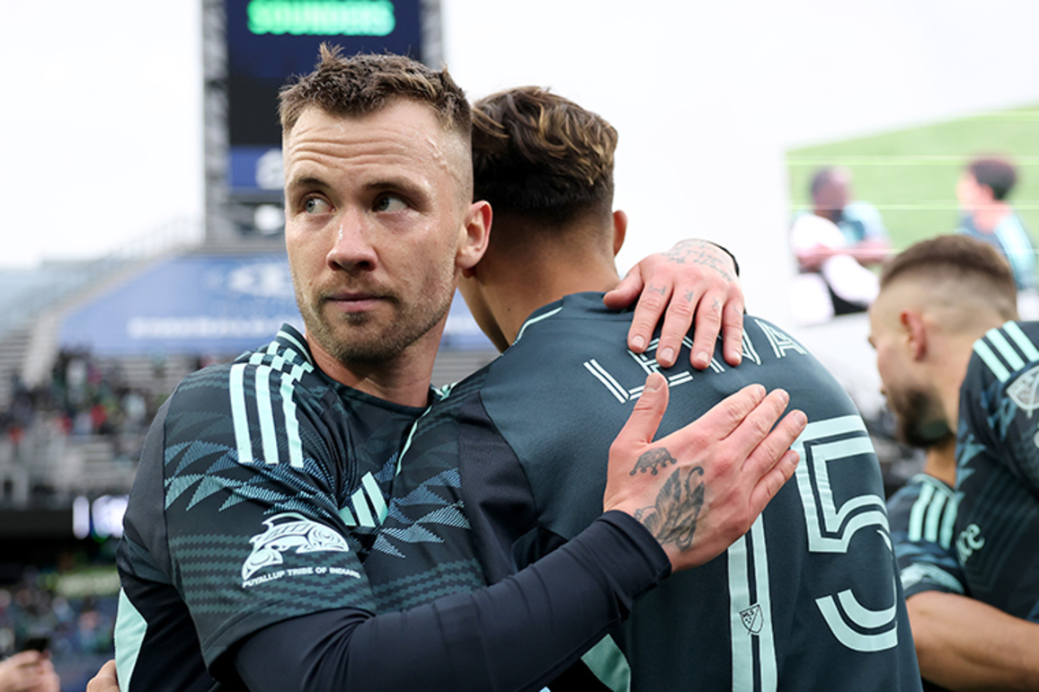 Seattle Sounders beat Houston 3-1 to extend unbeaten streak