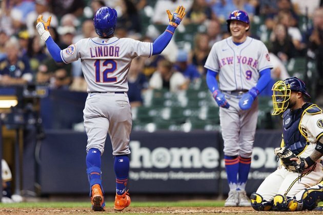 Playoff-bound Mets look to sweep stumbling Brewers