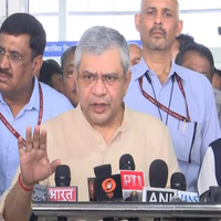 Ashwini Vaishnaw reviews new constructions at New Delhi Railway Station ahead of festival surge