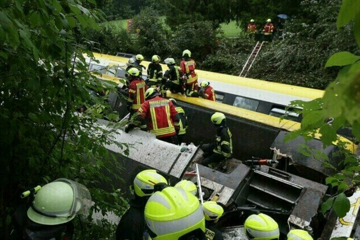 Three dead after train crash in Germany 