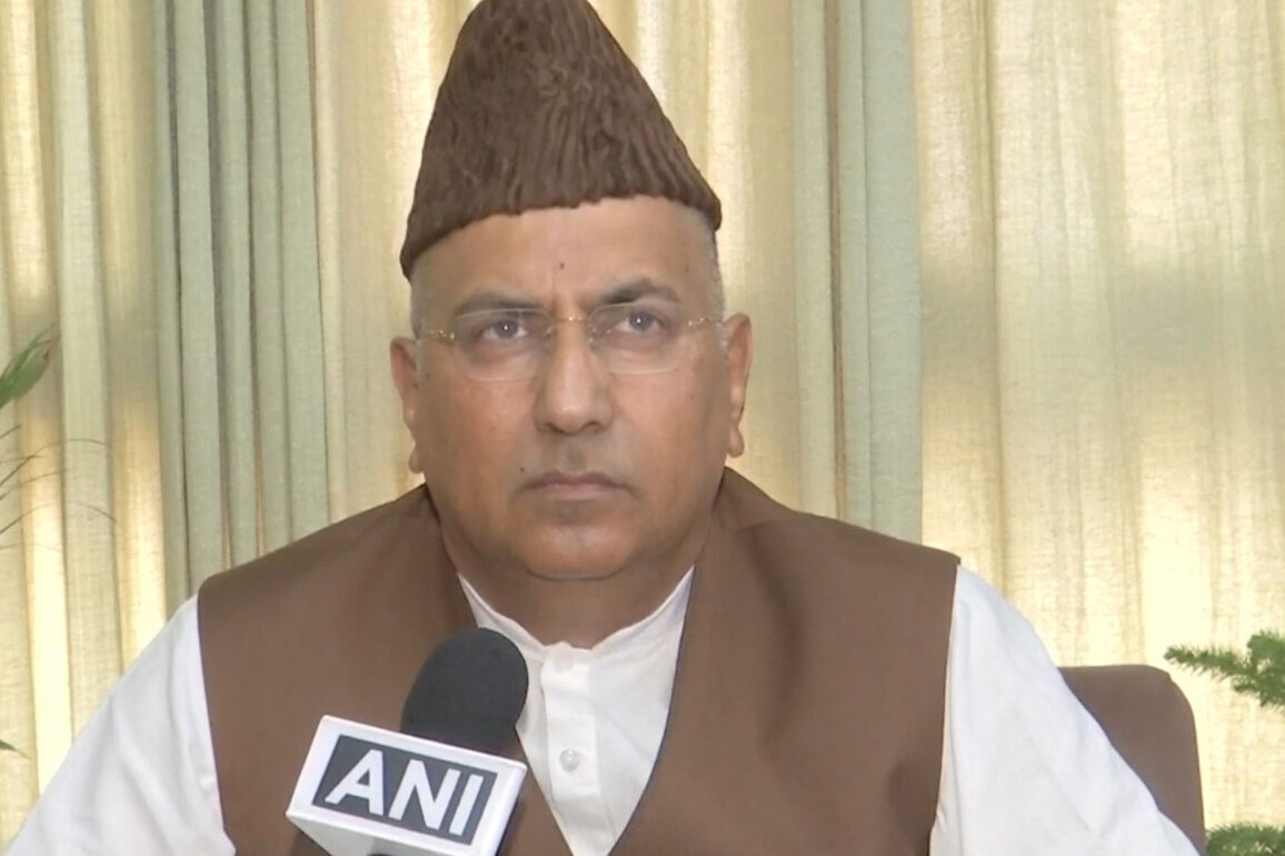 BJP MP Ghulam Ali Khatana says, "People of Bengal voted for 'double-engine government' to end corruption and lawlessness"