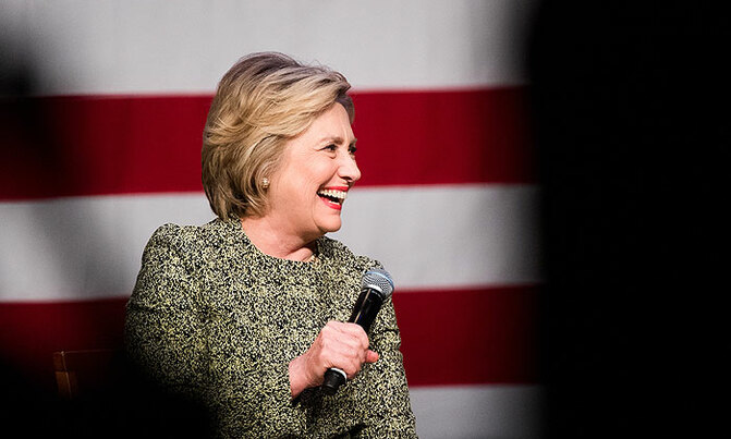 Trump urges former rival Clinton to again seek presidency Trump urges former rival Clinton to again seek presidency