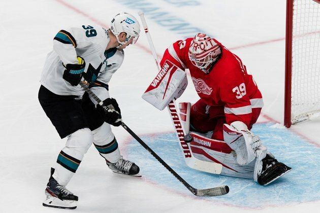 Red Wings look to turn around fortunes vs. Jets