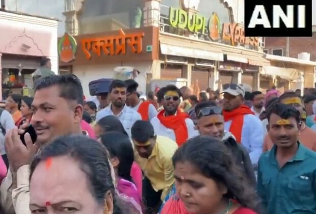 Devotees continue to throng Shree Ram temple in Ayodhya following Mahakumbh snan