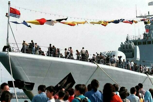 Moments of PLA Navy vessels' visits to Hong Kong