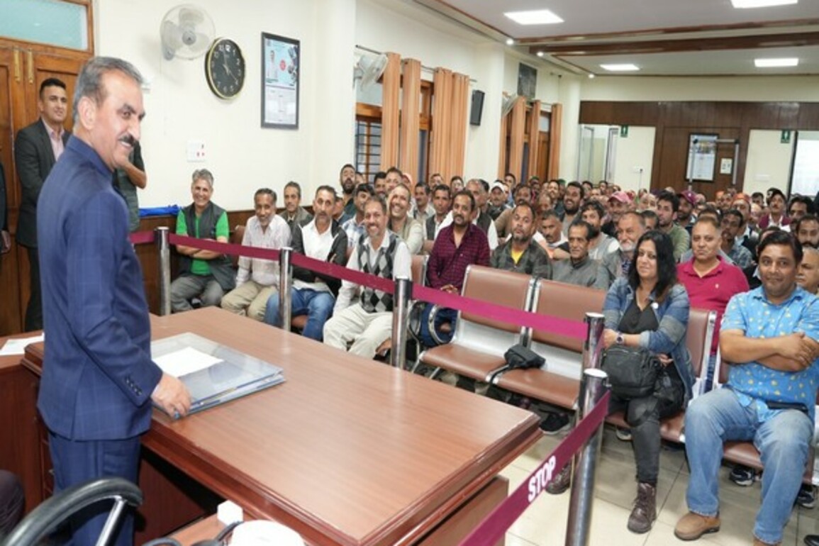 'Seb Utpadak Sangh' delegation meets Himachal Pradesh CM Sukhvinder Singh Sukhu