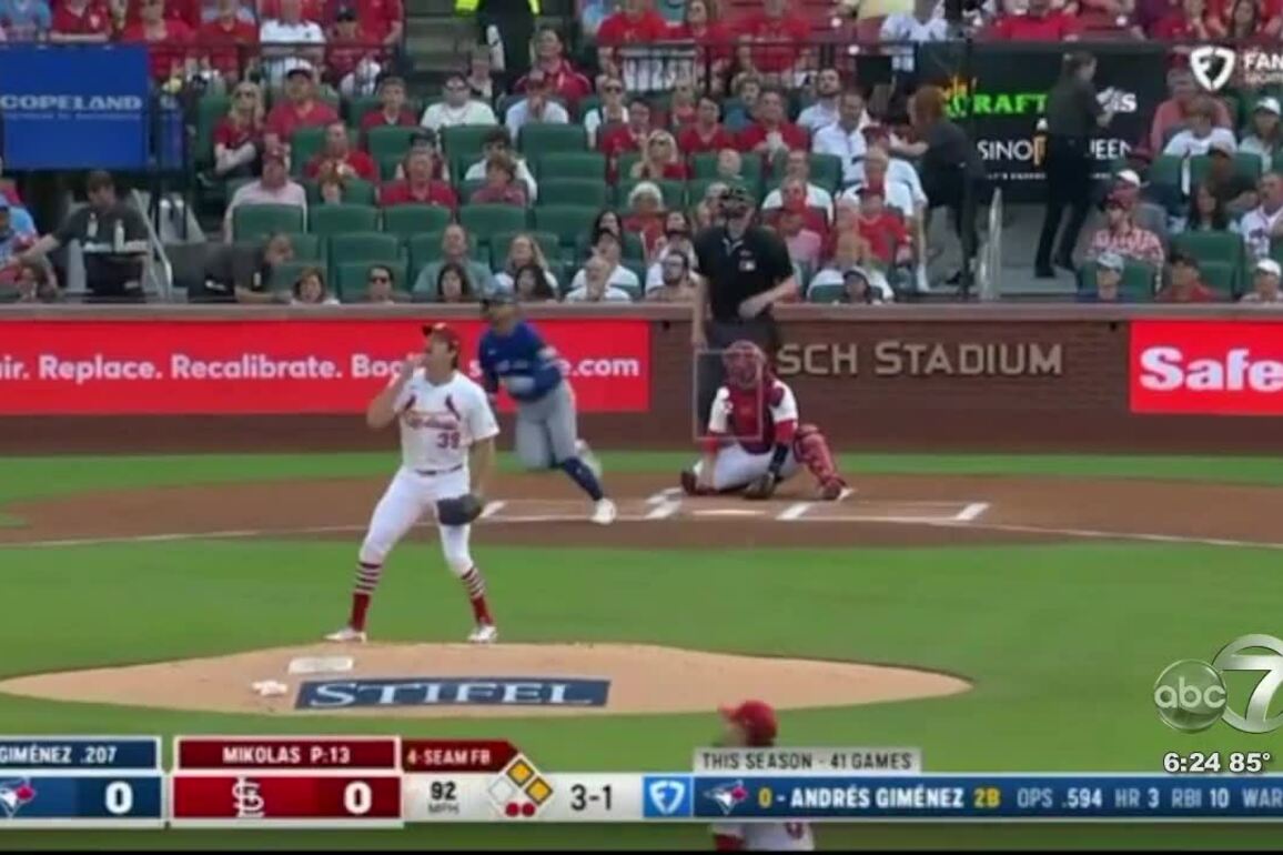 Cardinals lose slug fest to Blue Jays