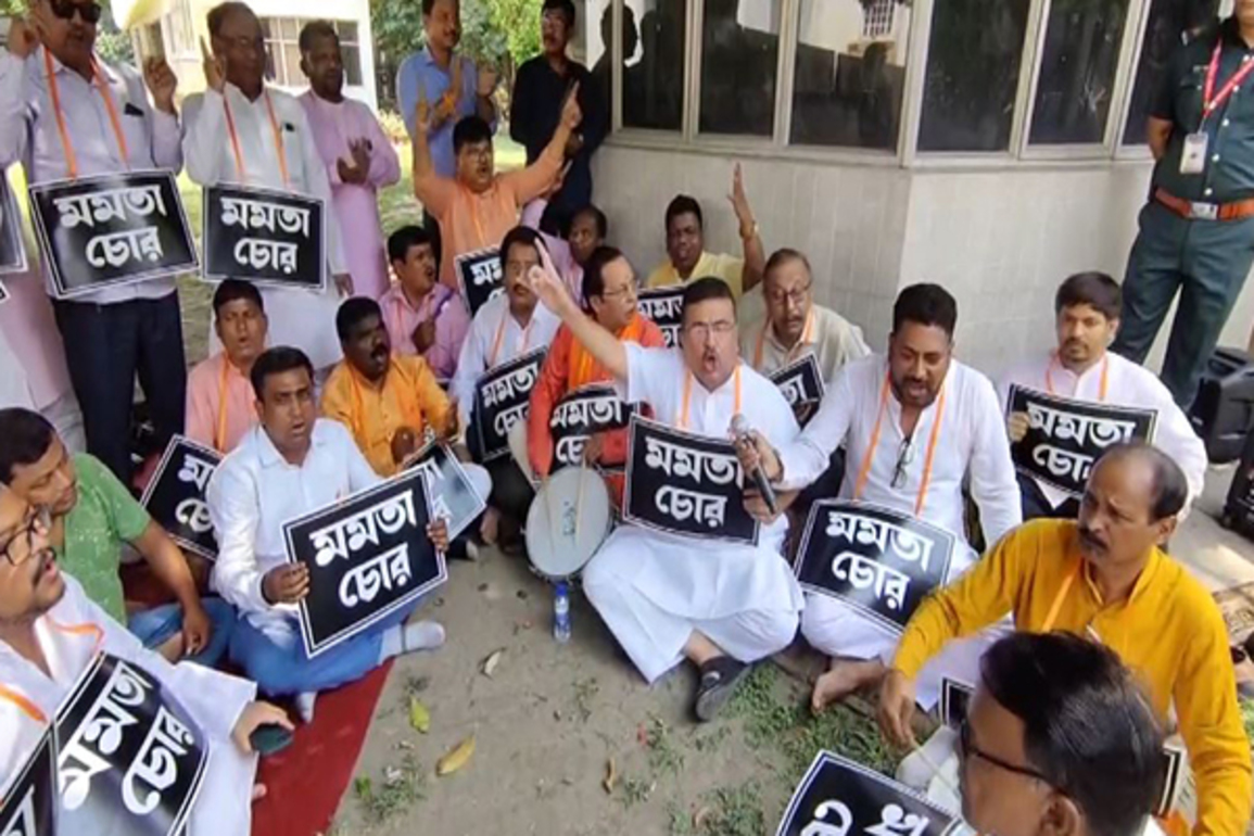 West Bengal LoP Suvendu Adhikari, BJP MLAs protest against state government, demand Mamata Banerjee's resignation