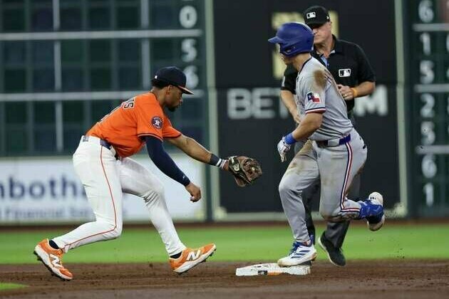Astros walk-off Rangers in 11th to halt 4-game skid