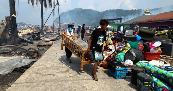 (SpotNews) MALAYSIA-SABAH-COASTAL VILLAGE-FIRE