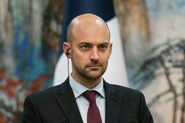 France to expel diplomats from former colony