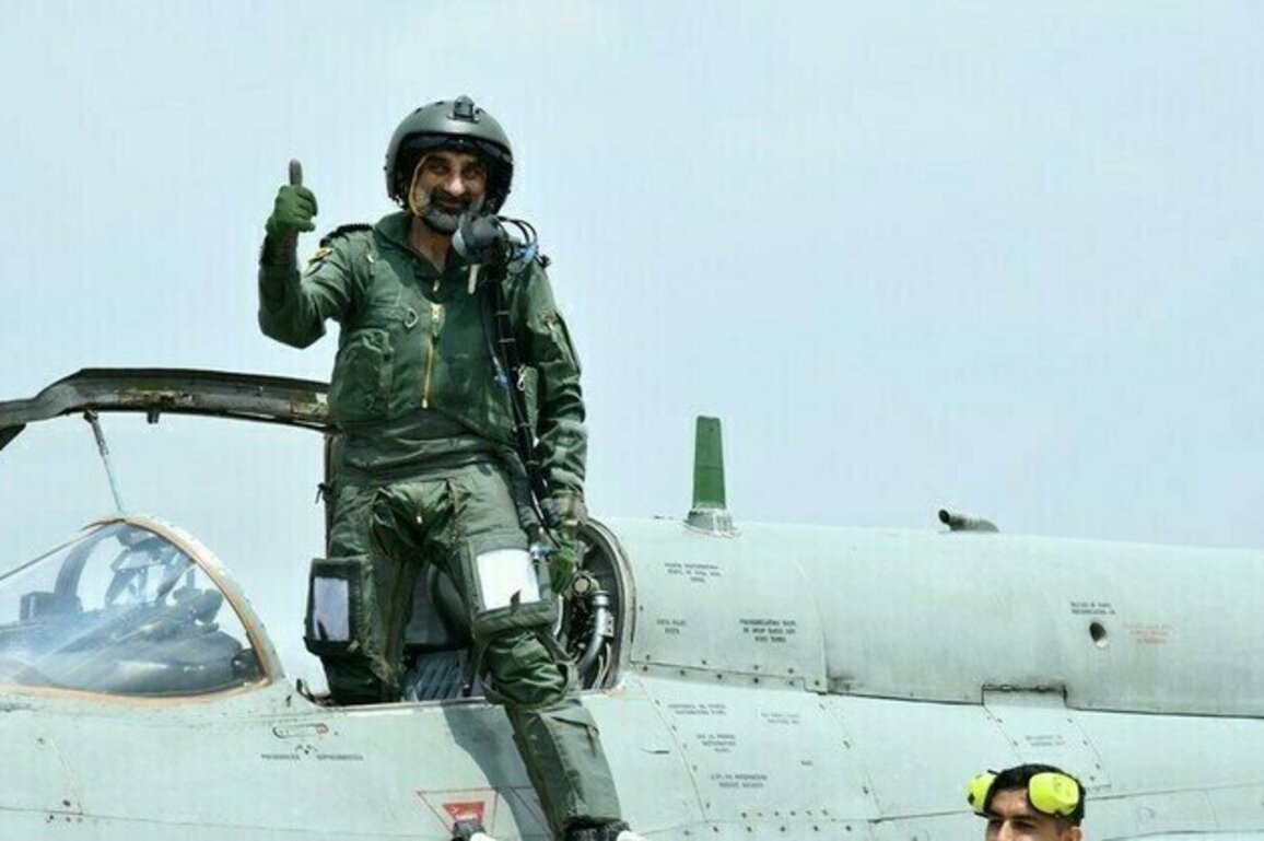 Indian air chief marshal flies MiG-21 in farewell sorties