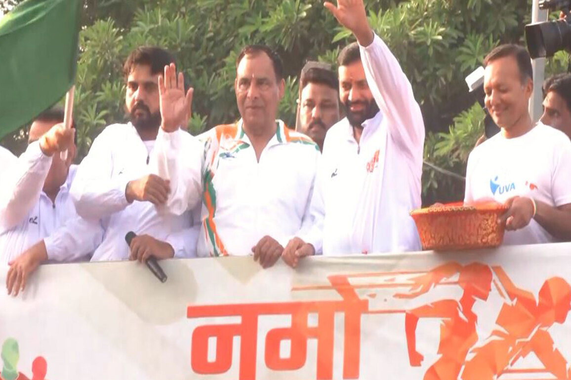 "Significant step towards bright future": Haryana CM flags off 'NaMo Yuva Run' in Kurukshetra