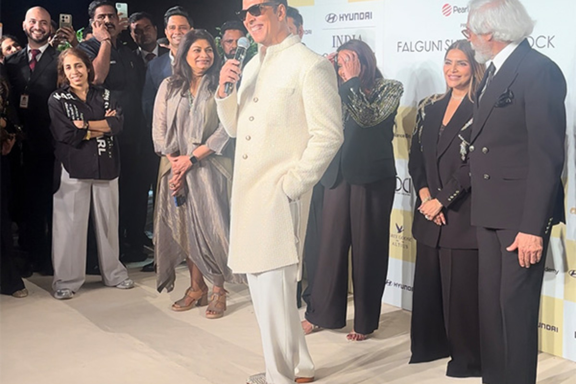 ICW: "Kaafi late nahi hogaya," hilariously says Akshay Kumar as he closes Falguni Shane Peacock's show past his usual bedtime