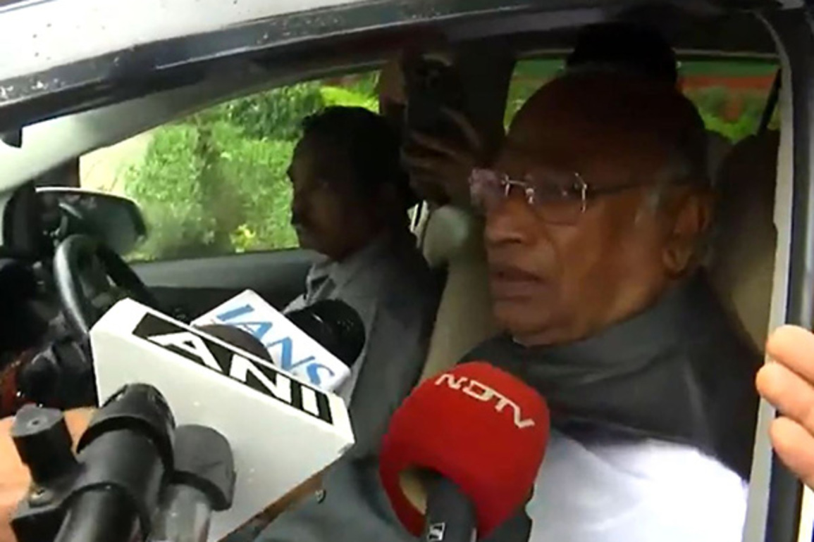 "Nothing to say, either government or he knows reason": Mallikarjun Kharge on Dhankhar's resignation
